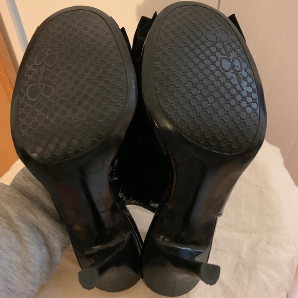 ❌SOLD❌ Jessica Simpsons black patent pumps - Picture 5 of 5